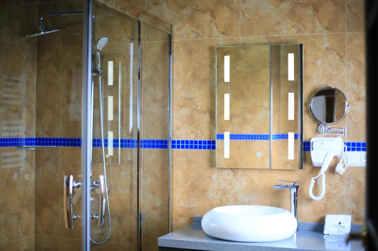 Otakhebi Hotel Сарпи Екстериор снимка